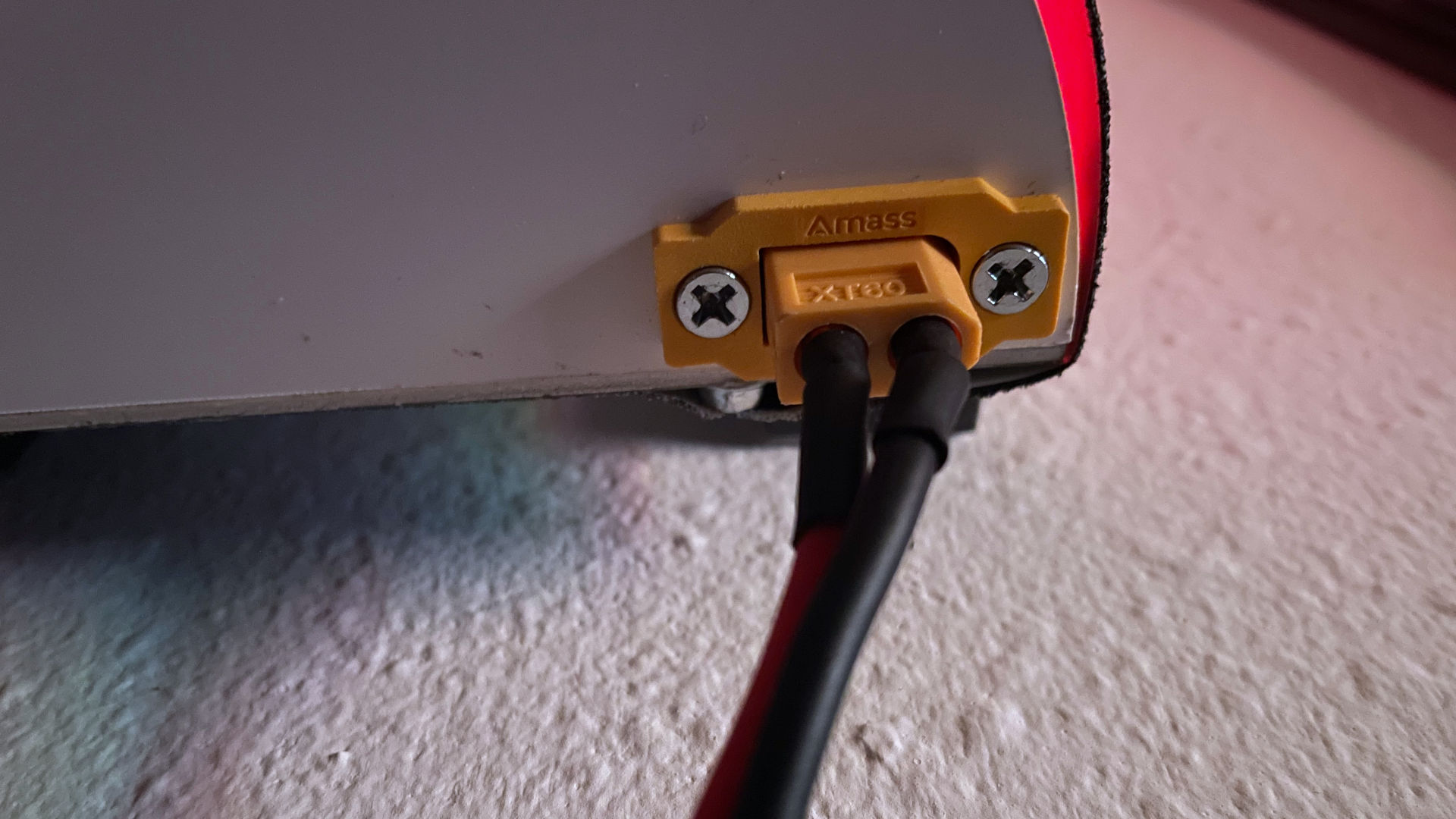 XT-60 Jacks for power.